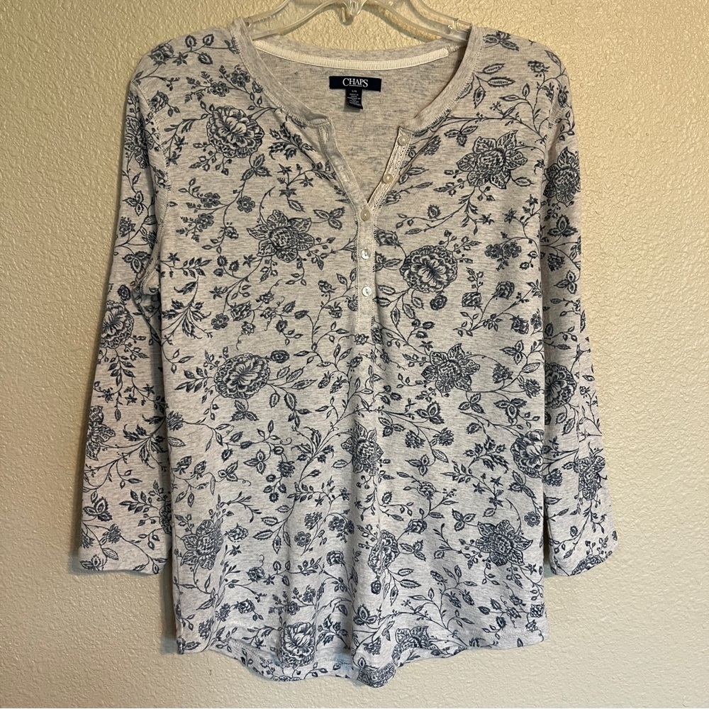Chaps Women’s L Heather Gray w/ Blue Floral Pattern 3/4 Sleeve Henley Shirt